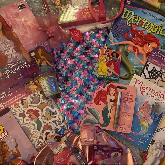 NEW:Kid Pack Over 200 ITEMS Disney Princesses: The Little Mermaid Themed Set #2 - Picture 4 of 11